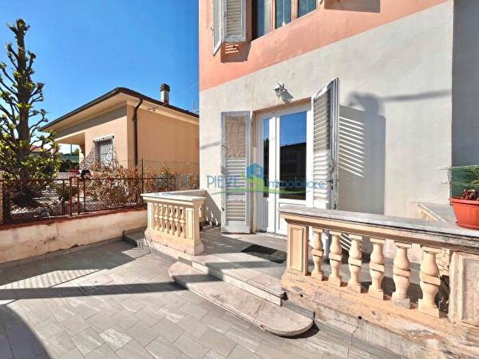 Casa con 5 locali in vendita in Viale Giovanni Mimbelli, Pieve A Nievole