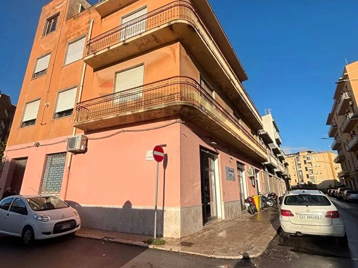 Casa con 13 locali in vendita in Via Partanna, Trapani