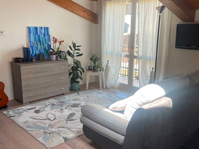 Casa bilocale in affitto in Montano, Montano Lucino