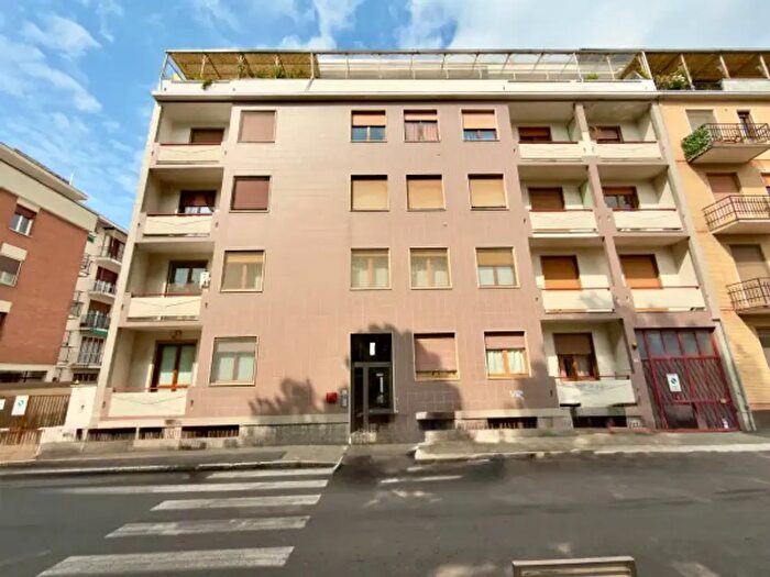 Appartamento con 6 locali in vendita in Via Daniele Crespi, Novara