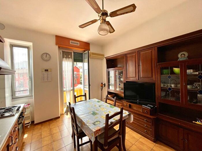 Appartamento trilocale in affitto in Via Carlo Torre, Navigli Darsena, Milano