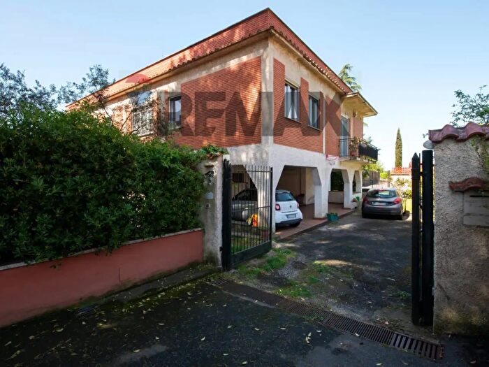 Casa con 11 locali in vendita in Via Aldo Moro, Castelnuovo Di Porto