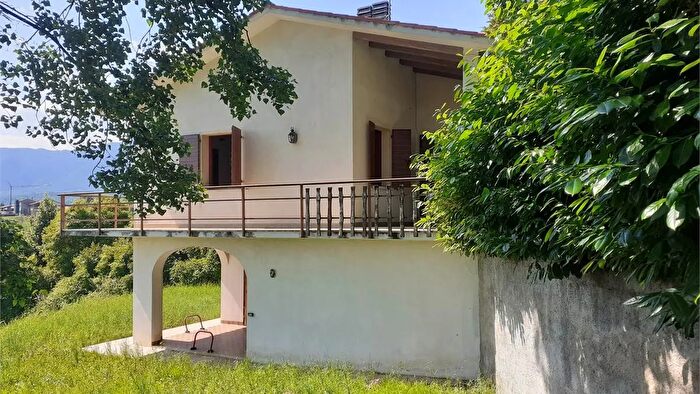 Casa con 15 locali in vendita in Monfumo Via Montegrappa, Montebelluna