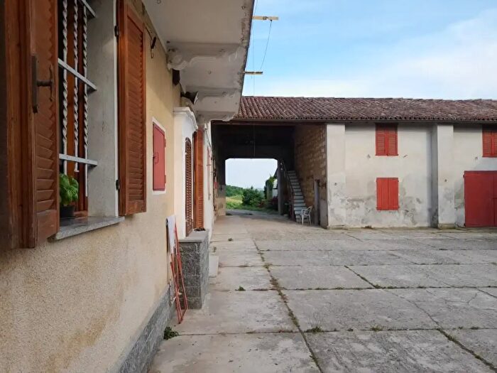 Casa con 10 locali in vendita in Rosignano Monferrato
