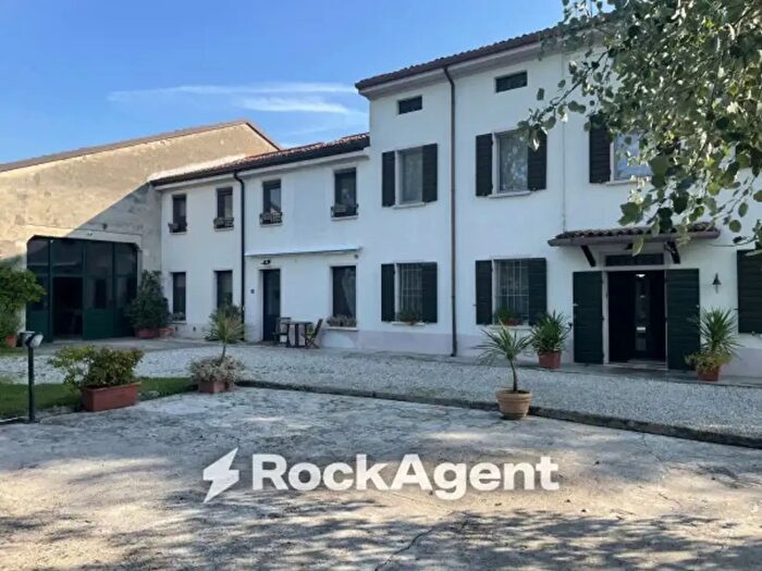 Casa con 6 locali in vendita in Via Gabbiana, Castellucchio