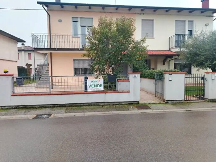 Appartamento trilocale in vendita in Via Marzabotto, Lugo