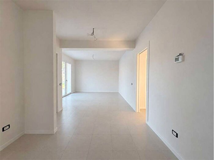 Appartamento trilocale in affitto in via xxv aprile, Centro, Guanzate