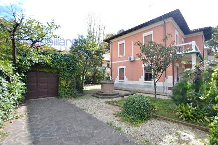 Casa con 6 locali in vendita in Riccione