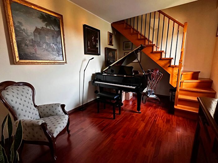 Appartamento quadrilocale in vendita in Via Kennedy, Imbersago