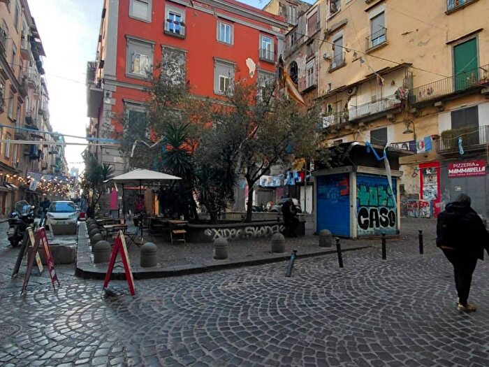 Appartamento monolocale in affitto in Vico Sedil Capuano, Tribunali, Napoli