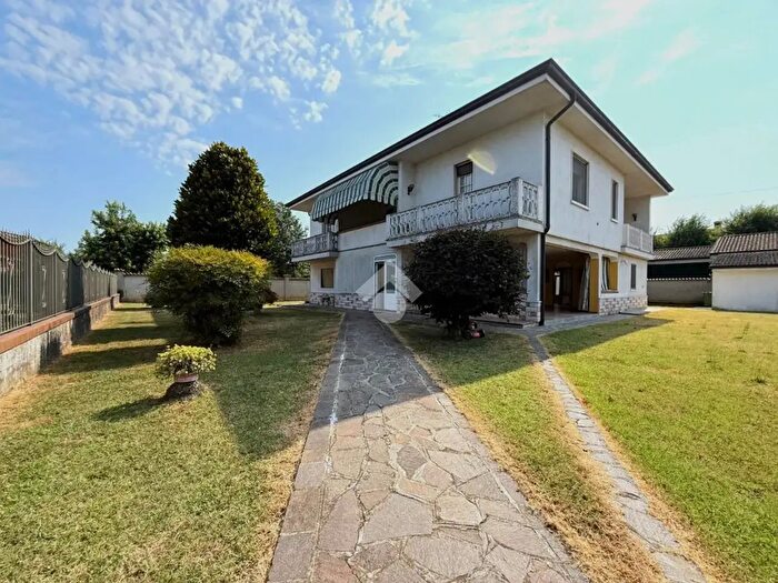 Casa quadrilocale in vendita in Via XXIV Maggio, Borgo San Giacomo