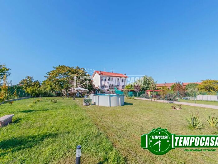 Casa con 5 locali in vendita in Via del Sole, Giussago