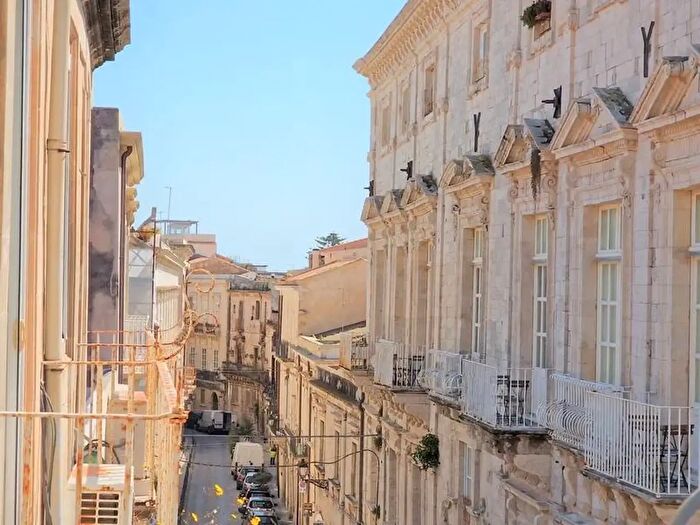 Appartamento quadrilocale in vendita in Via Maestranza, Siracusa