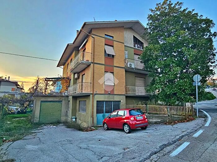 Casa con 13 locali in vendita in Via Monte Giano, Pesaro