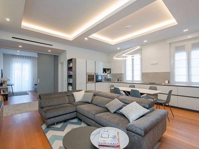 Appartamento trilocale in affitto in Via Giovan Battista Pergolesi, Buenos Aires, Milano