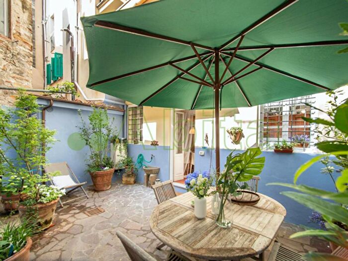 Appartamento trilocale in affitto in VIA DEL FOSSO, Piazza Anfiteatro Torre Guinigi, Lucca