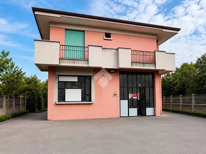 Appartamento con 5 locali in vendita in Via Monte Rosa, Desio