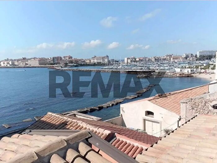 Casa con 5 locali in vendita in Siracusa