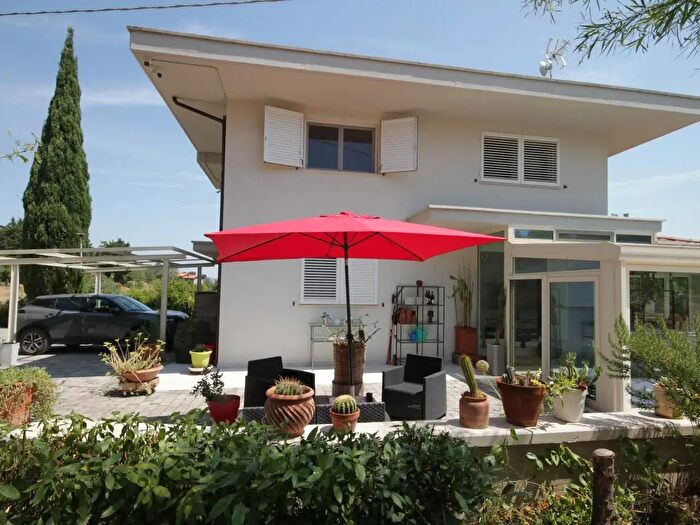 Casa con 7 locali in vendita in Empoli