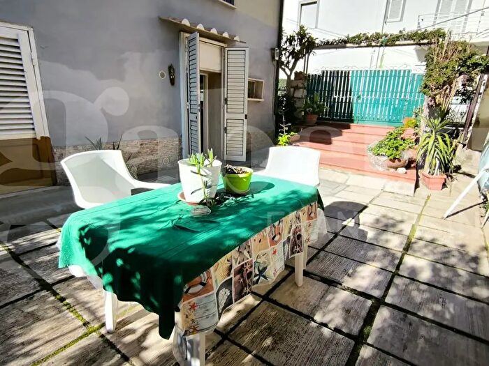 Appartamento trilocale in vendita in Via Lago di Como, Follonica