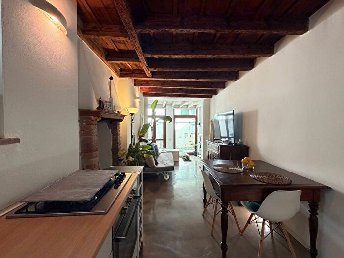 Appartamento monolocale in affitto in Via Trezza, Veronetta, Verona