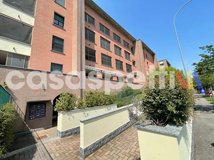 Appartamento quadrilocale in vendita in Via Ernesto Teodoro Moneta, Opera