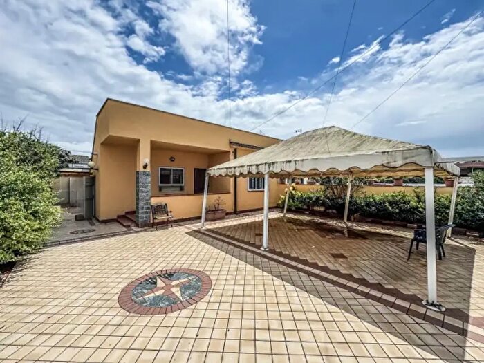 Casa quadrilocale in vendita in Viale di Focene, Fiumicino
