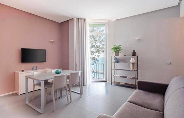 Appartamento monolocale in affitto in Via Giovan Battista Pergolesi, Mergellina Piedigrotta, Napoli