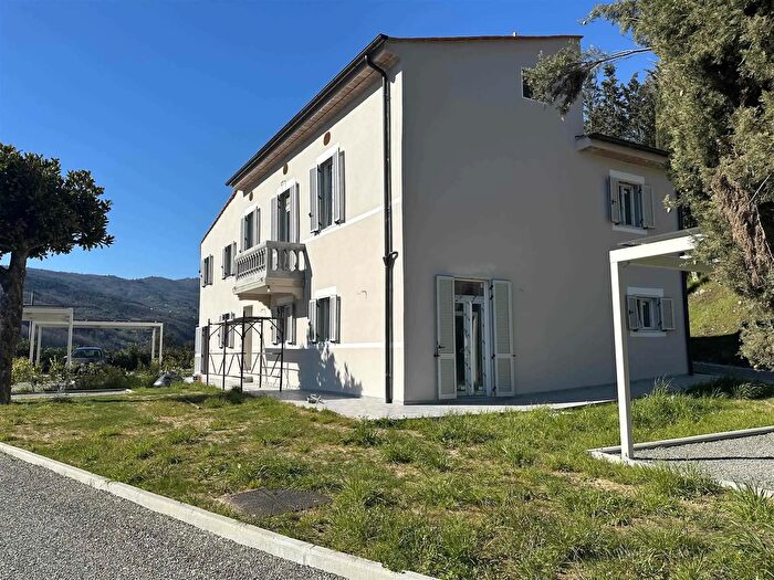 Casa con 6 locali in vendita in Via Pieve a Celle Pistoia, Pistoia
