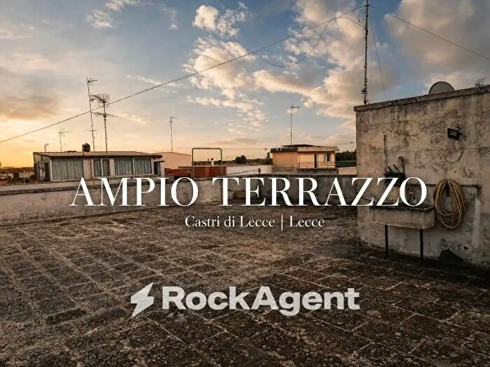 Appartamento con 6 locali in vendita in Via Papa Giovanni XXIII, Castri Di Lecce