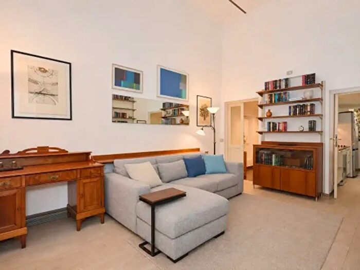 Appartamento trilocale in vendita in Via Melzo, Milano