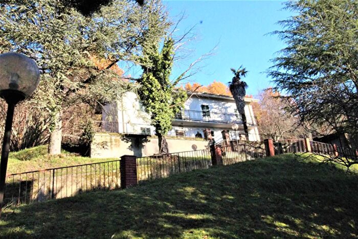 Casa con 7 locali in vendita in Fivizzano