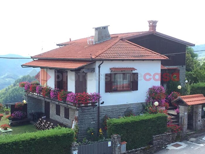 Casa con 14 locali in vendita in Via Poggio Tesoro, Pelago