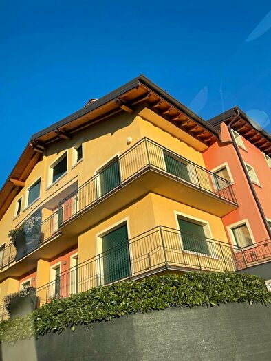 Casa con 12 locali in vendita in Iseo