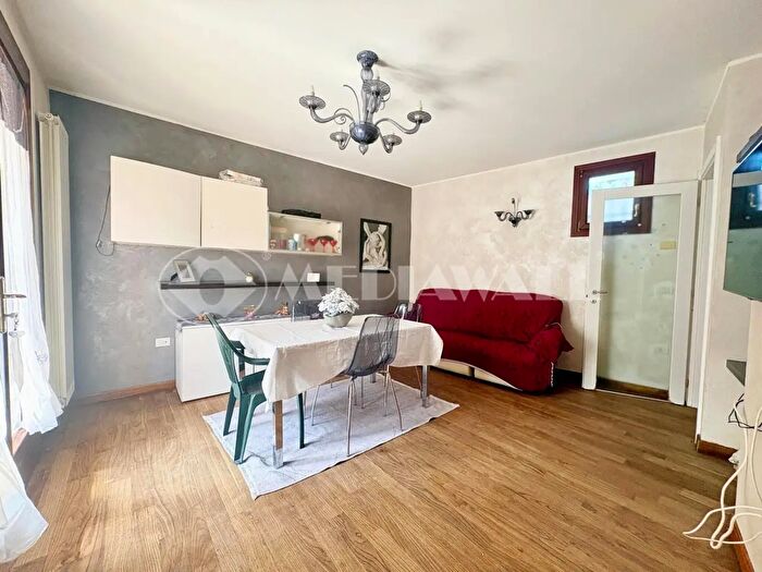 Casa con 7 locali in vendita in Via Monte Grappa C, Cordenons