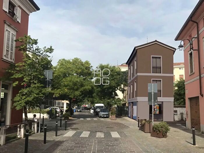 Casa con 8 locali in vendita in Via Garibaldi, Desenzano Del Garda