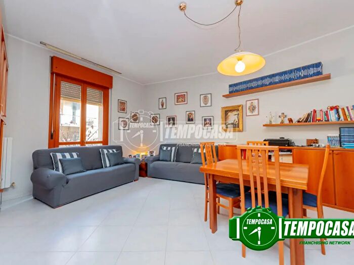Appartamento trilocale in vendita in Via Francesco Giarelli, Piacenza