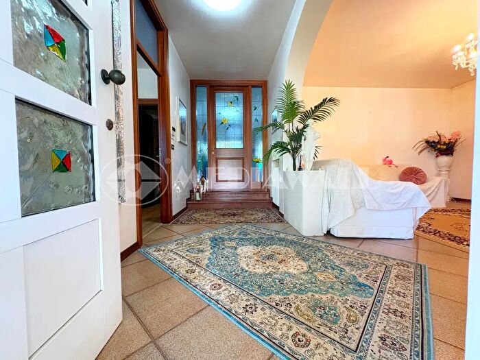Casa con 10 locali in vendita in Fontanafredda