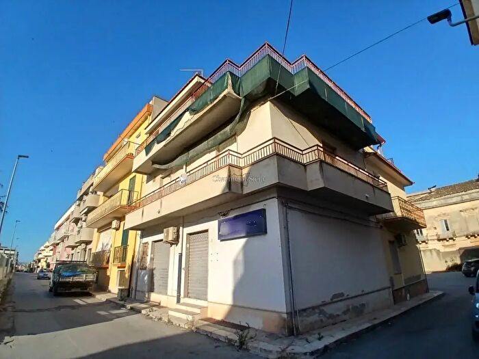 Casa con 5 locali in vendita in Via SantAngelo, Rosolini