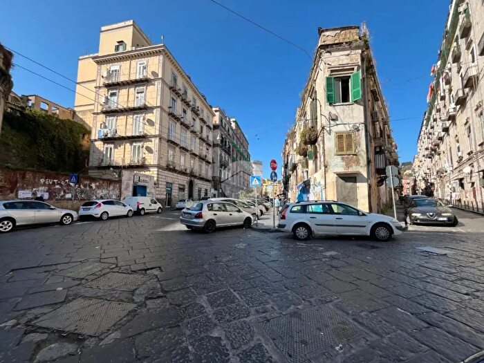 Appartamento quadrilocale in vendita in Via Fossi a Pontenuovo, Napoli