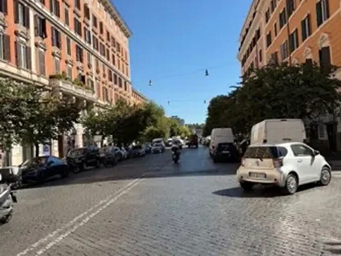 Appartamento quadrilocale in vendita in Piazza Cola di Rienzo, Roma