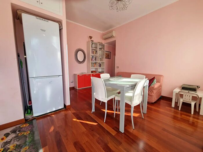 Appartamento con 5 locali in vendita in Via dei Platani, Genova