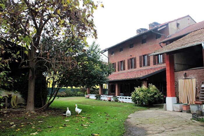 Casa con 8 locali in vendita in Via Mera, Casanova Elvo