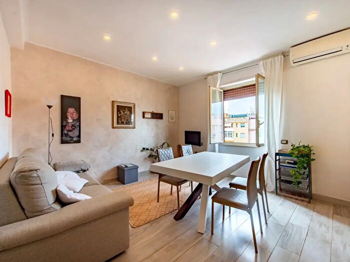 Appartamento trilocale in vendita in Via Gabriello Chiabrera, Roma