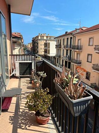 Appartamento trilocale in vendita in Via Colonnello Aprosio, Vallecrosia