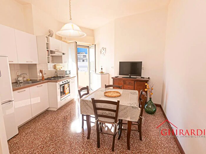 Appartamento con 5 locali in affitto in Via Giacomo Puccini, Genova