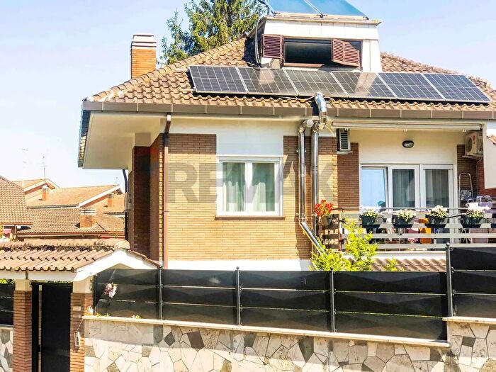 Casa con 12 locali in vendita in Roma