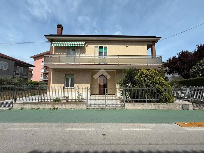 Casa con 6 locali in vendita in Via Giuseppe Garibaldi, San Giovanni Teatino
