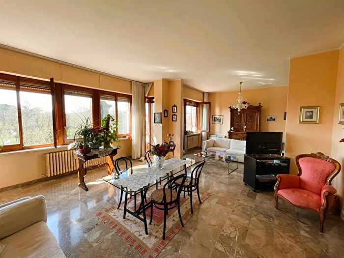 Appartamento con 6 locali in vendita in Viale Bistolfi, Casale Monferrato