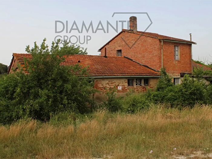 Casa con 8 locali in vendita in Deruta